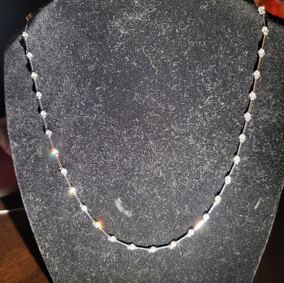 2-carat Round-Brilliant Diamond Station Necklace in 18K White gold setting - Picture 15 of 17